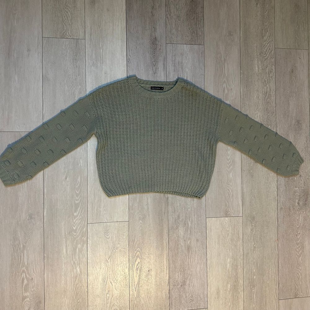 Army green chunky cropped sweater fall style winter pullover size medium